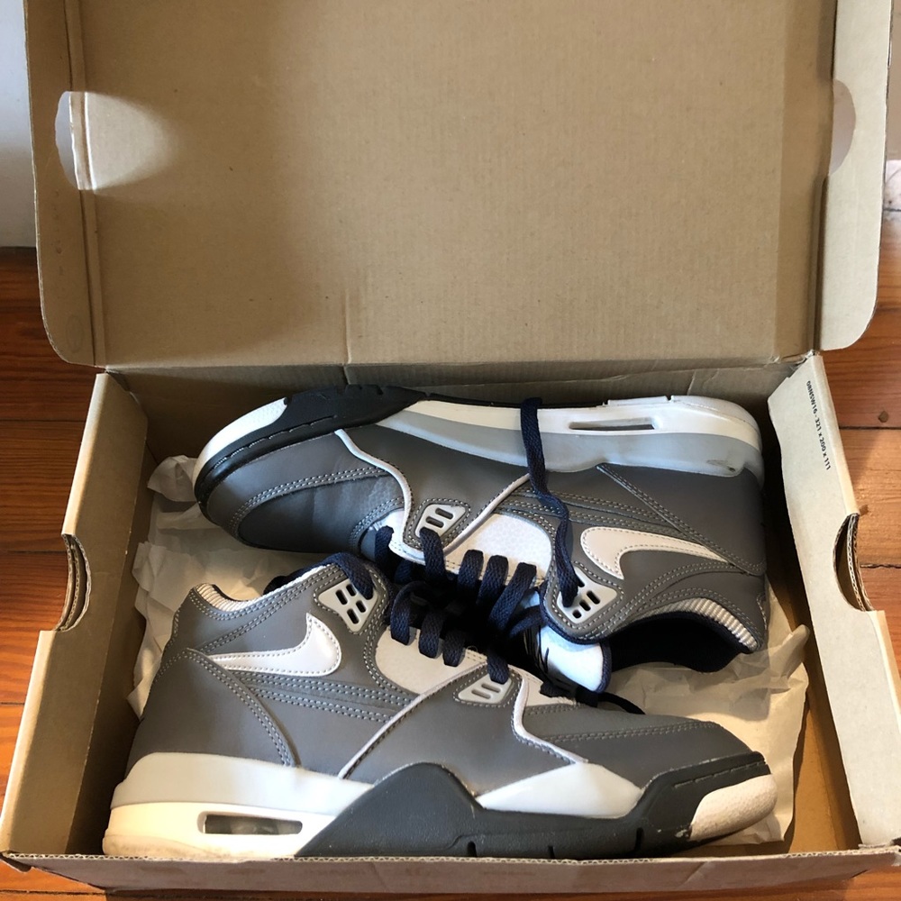 NIKE AIR FLIGHT 89’ sz 7Y WORN ONCE